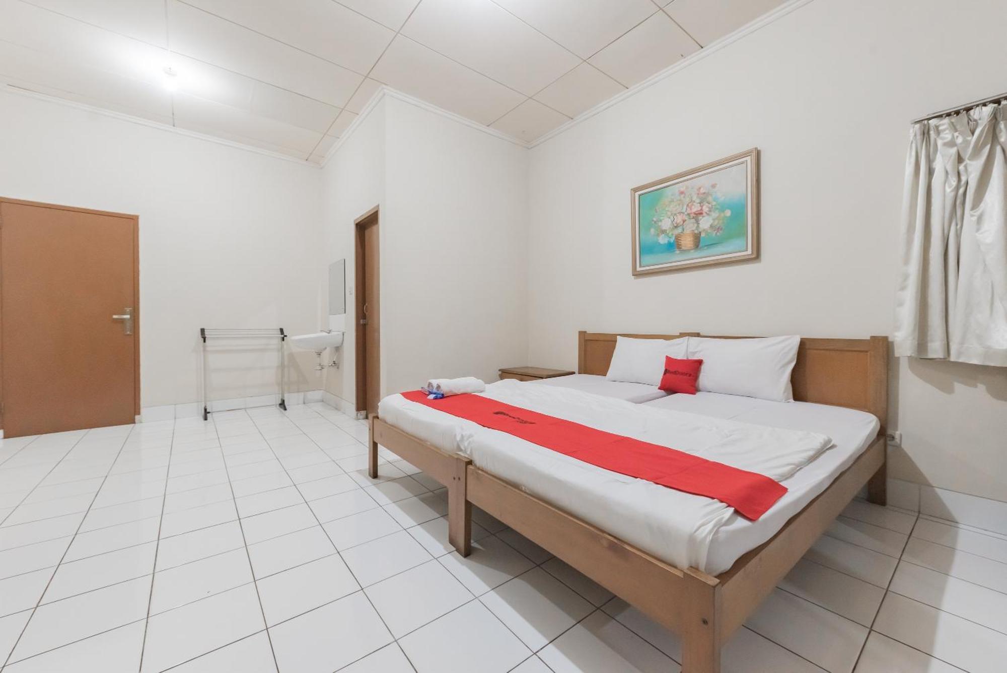 Reddoorz Plus At Hotel Griya Astoeti 보고르 외부 사진