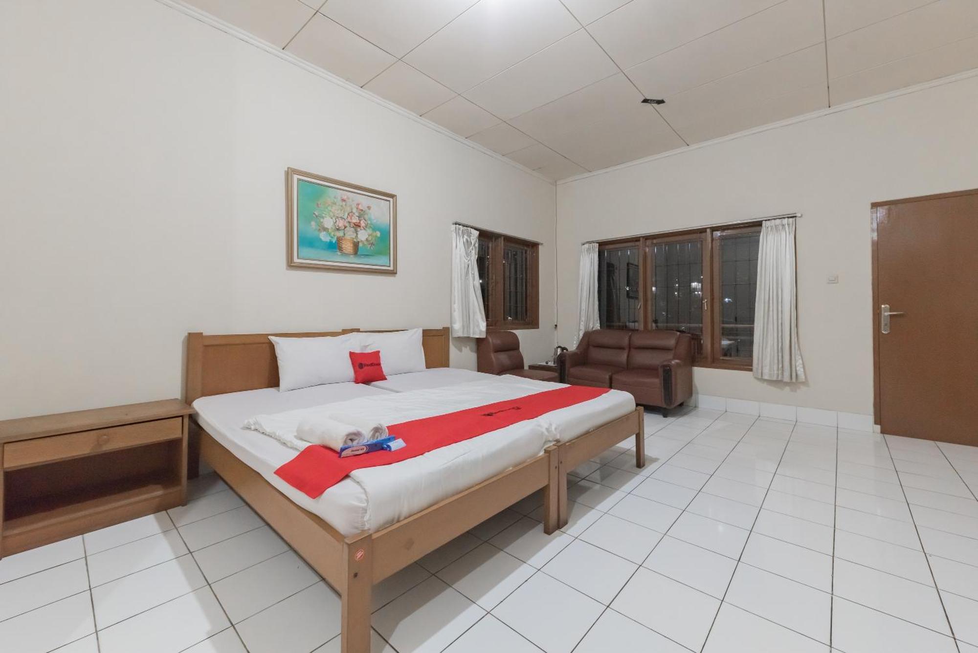Reddoorz Plus At Hotel Griya Astoeti 보고르 외부 사진