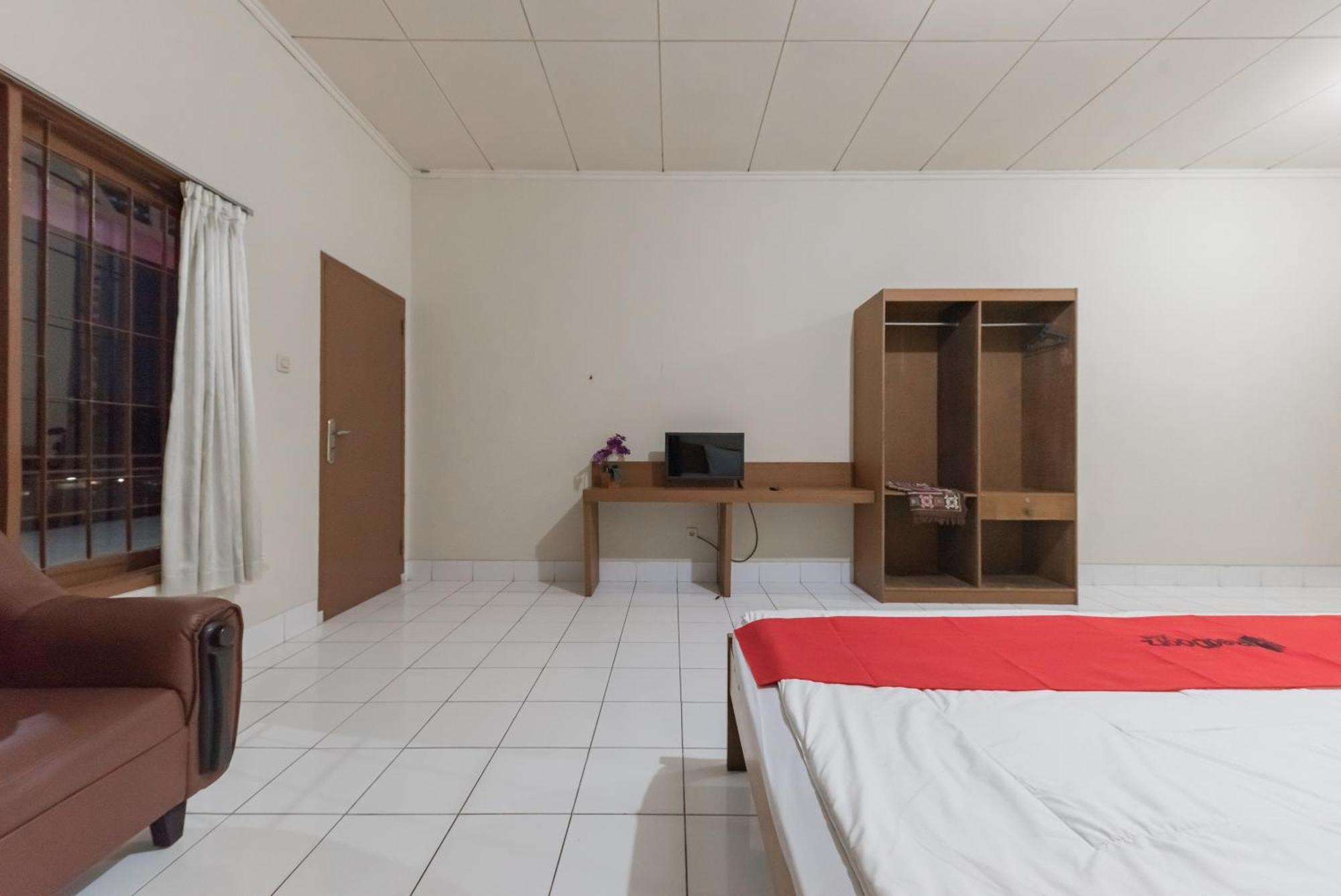 Reddoorz Plus At Hotel Griya Astoeti 보고르 외부 사진