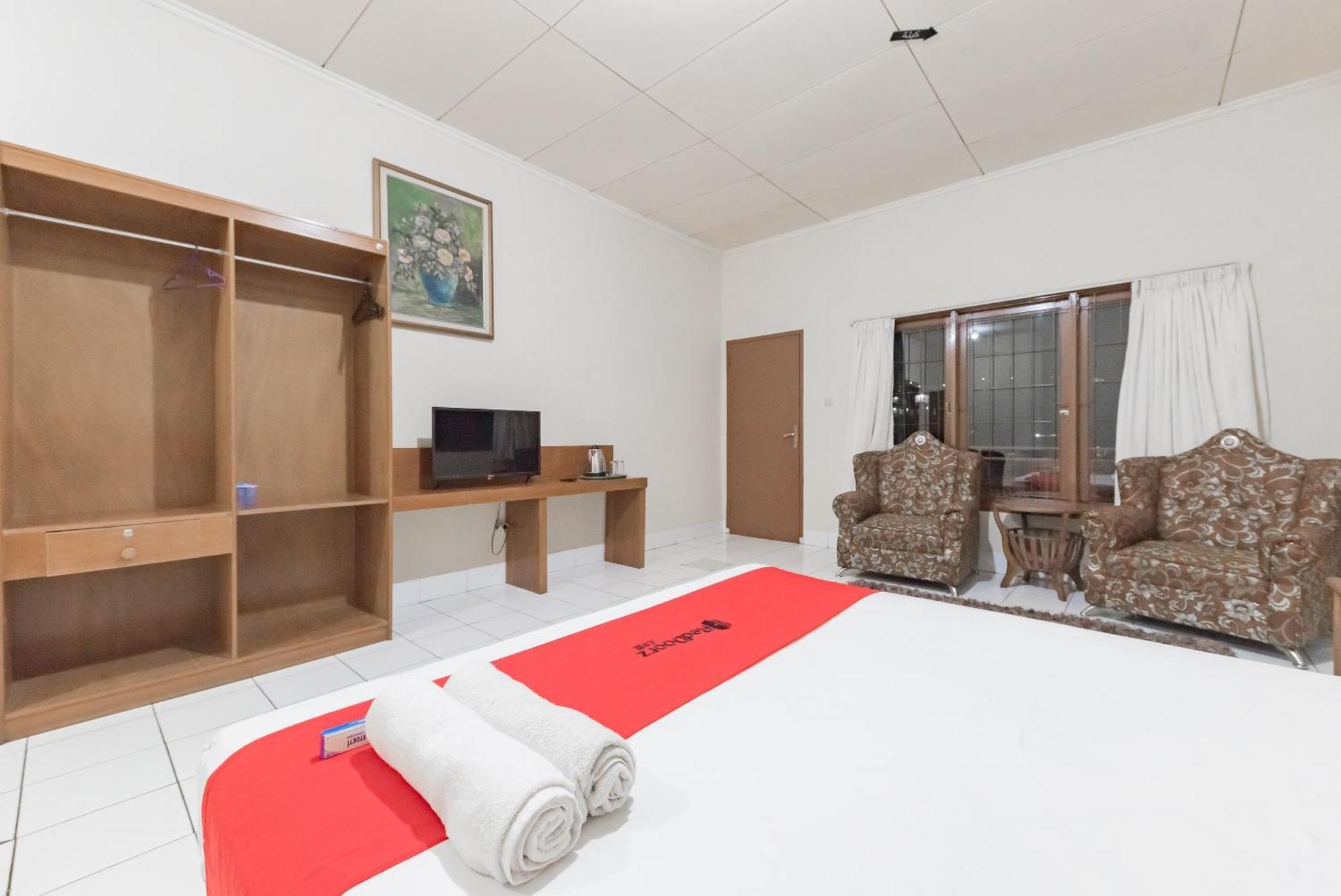 Reddoorz Plus At Hotel Griya Astoeti 보고르 외부 사진