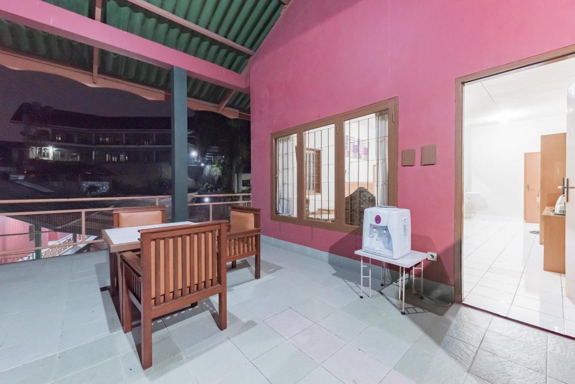 Reddoorz Plus At Hotel Griya Astoeti 보고르 외부 사진