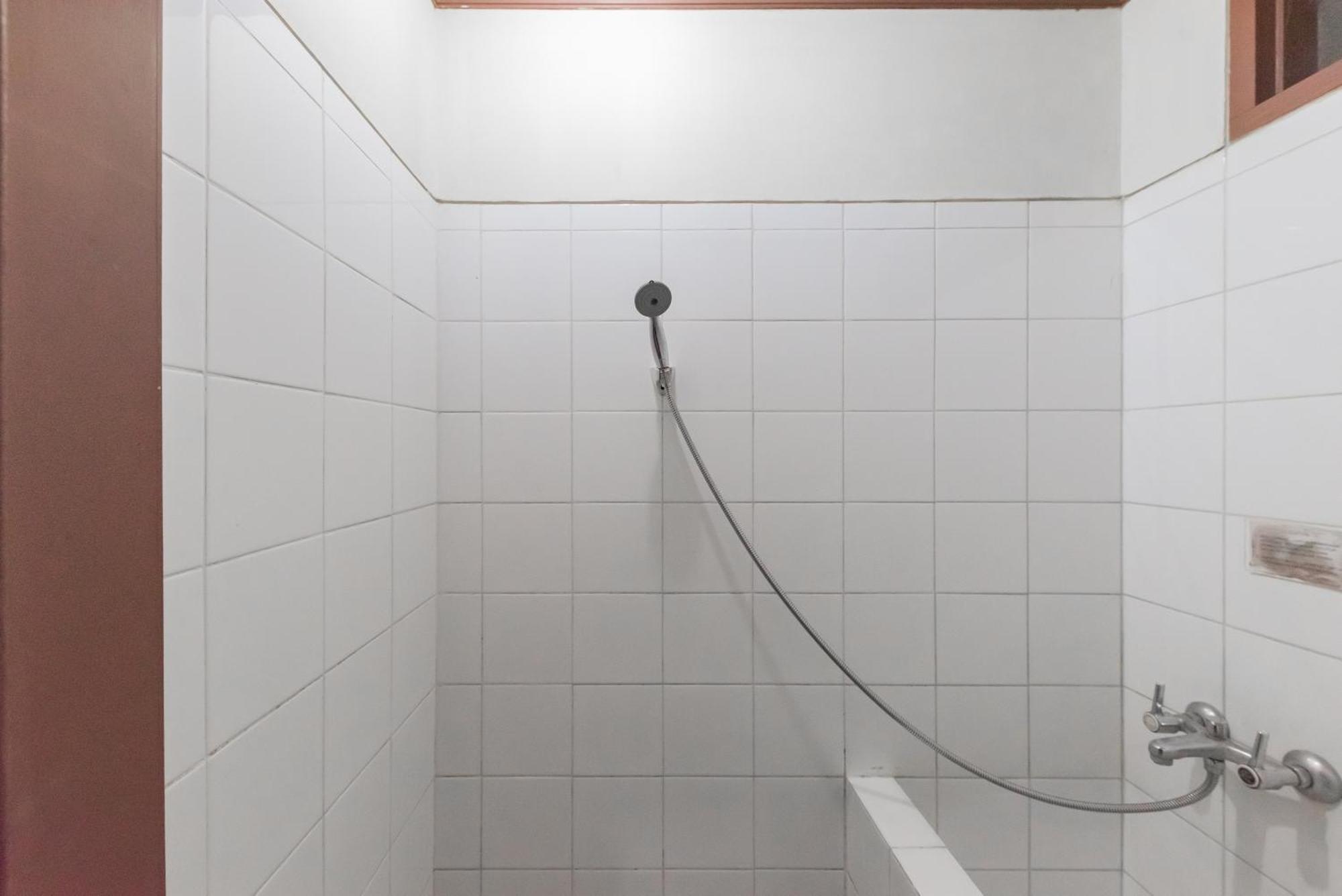 Reddoorz Plus At Hotel Griya Astoeti 보고르 외부 사진