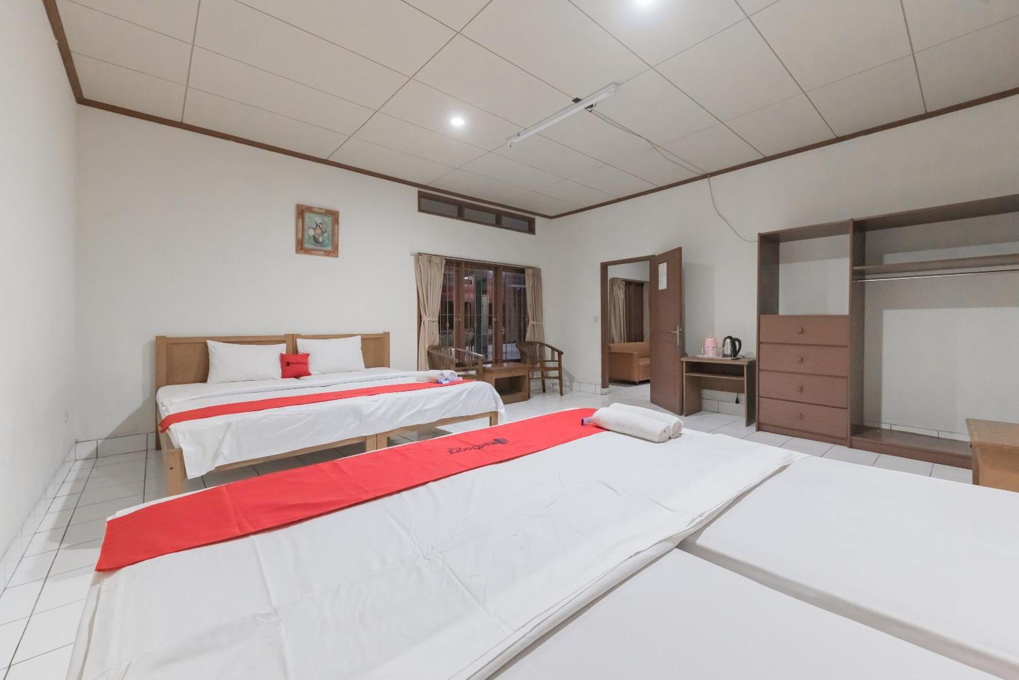Reddoorz Plus At Hotel Griya Astoeti 보고르 외부 사진