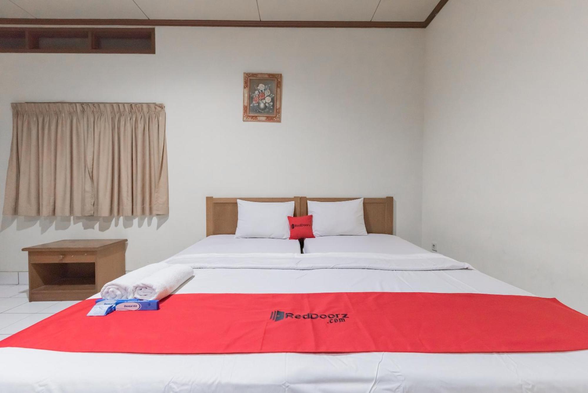 Reddoorz Plus At Hotel Griya Astoeti 보고르 외부 사진