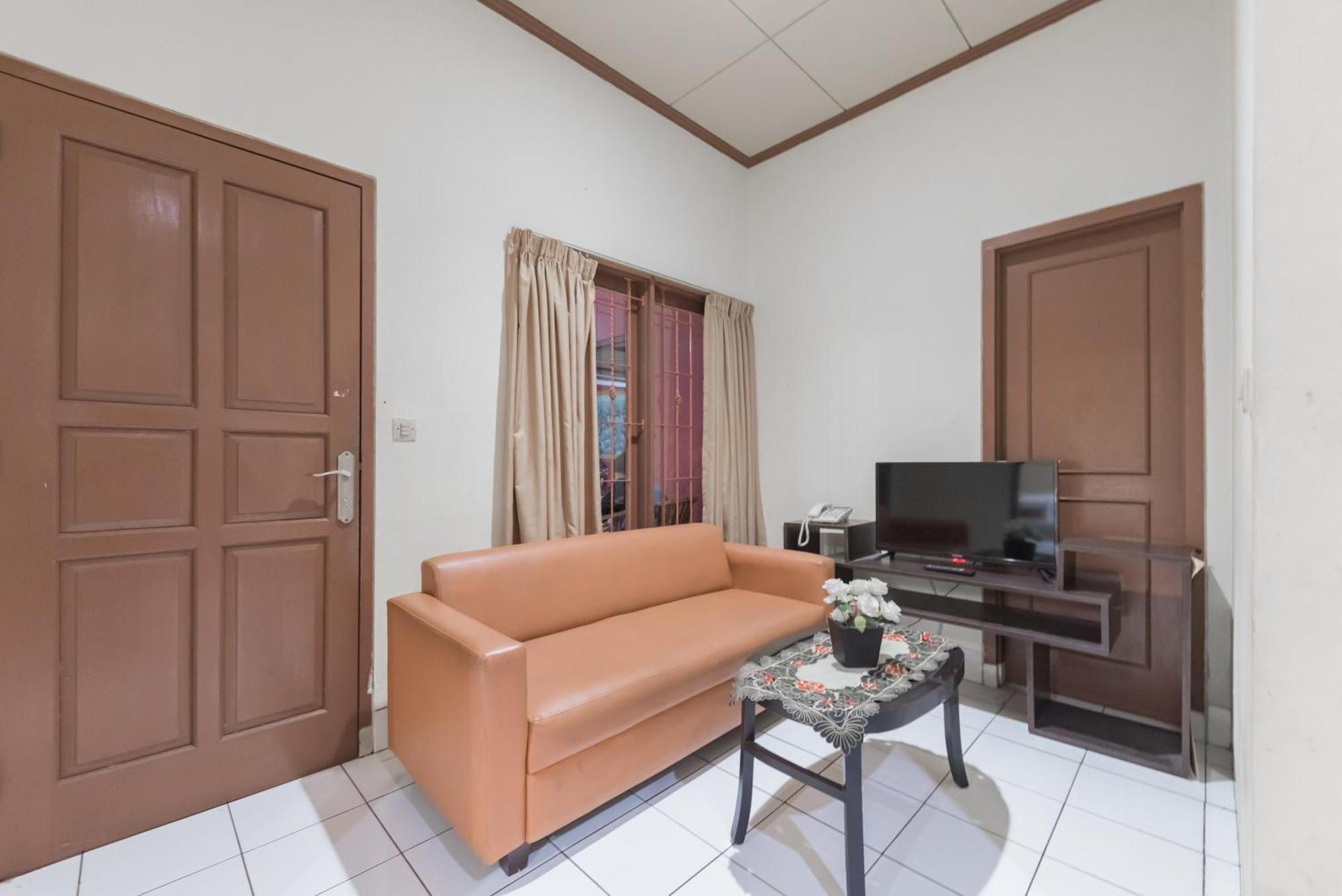 Reddoorz Plus At Hotel Griya Astoeti 보고르 외부 사진